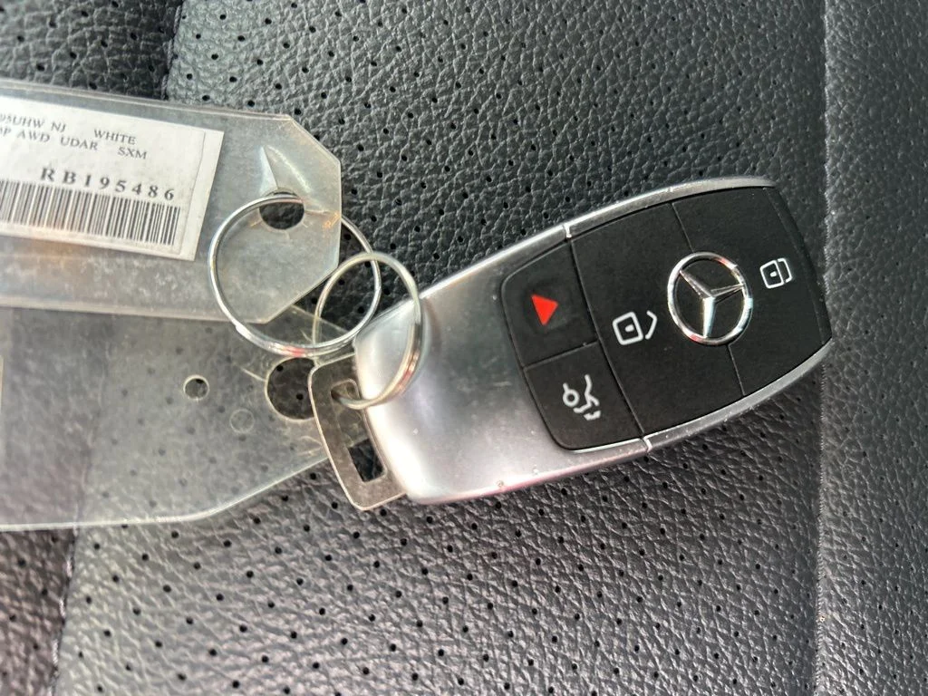 Used 2024 Silver Mercedes-Benz GLE 450e image 26