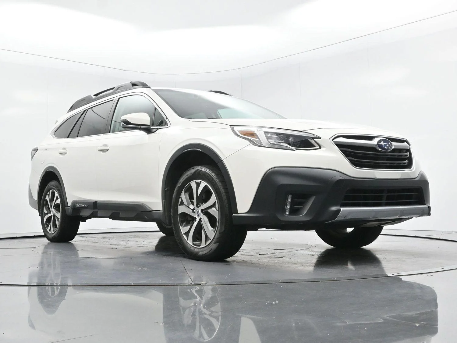 Used 2022 Crystal White Pearl Subaru Limited image 41