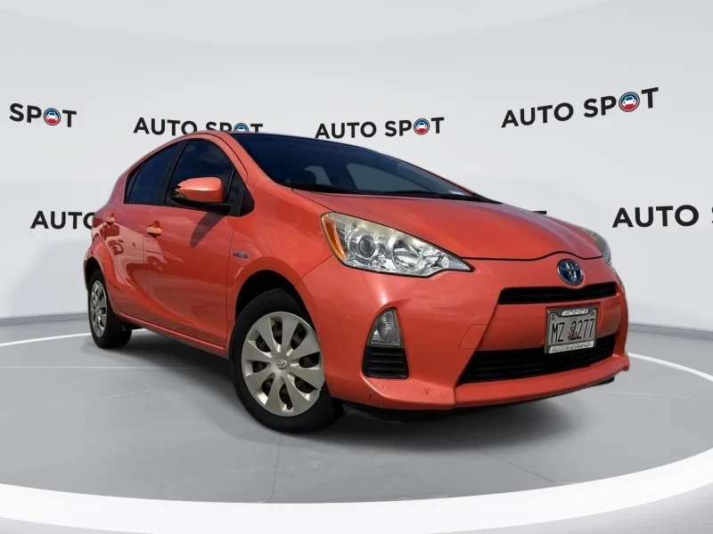 2014 Toyota Prius c Four's photo