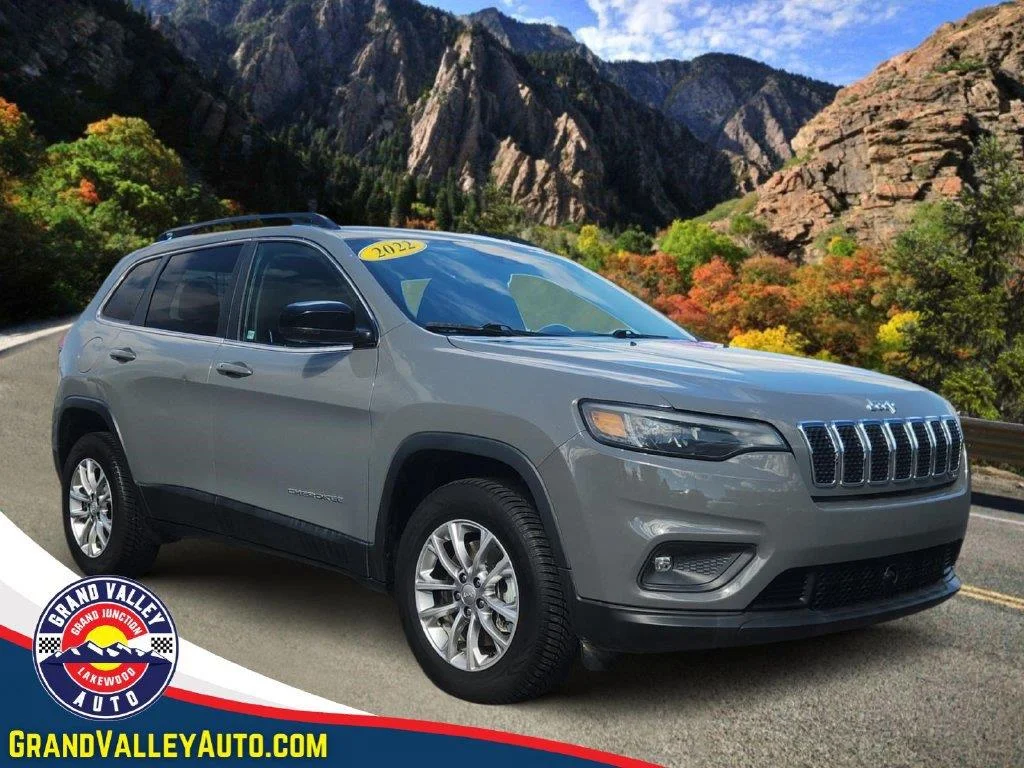 Used 2022 Sting-Gray Clearcoat Jeep Latitude Lux image 1