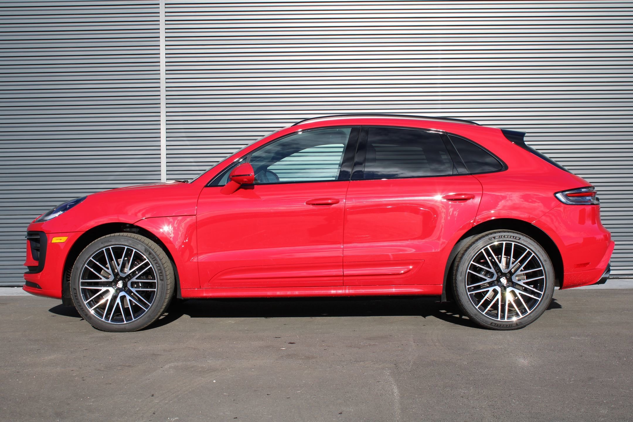 2026 Porsche Macan S - Photo 2