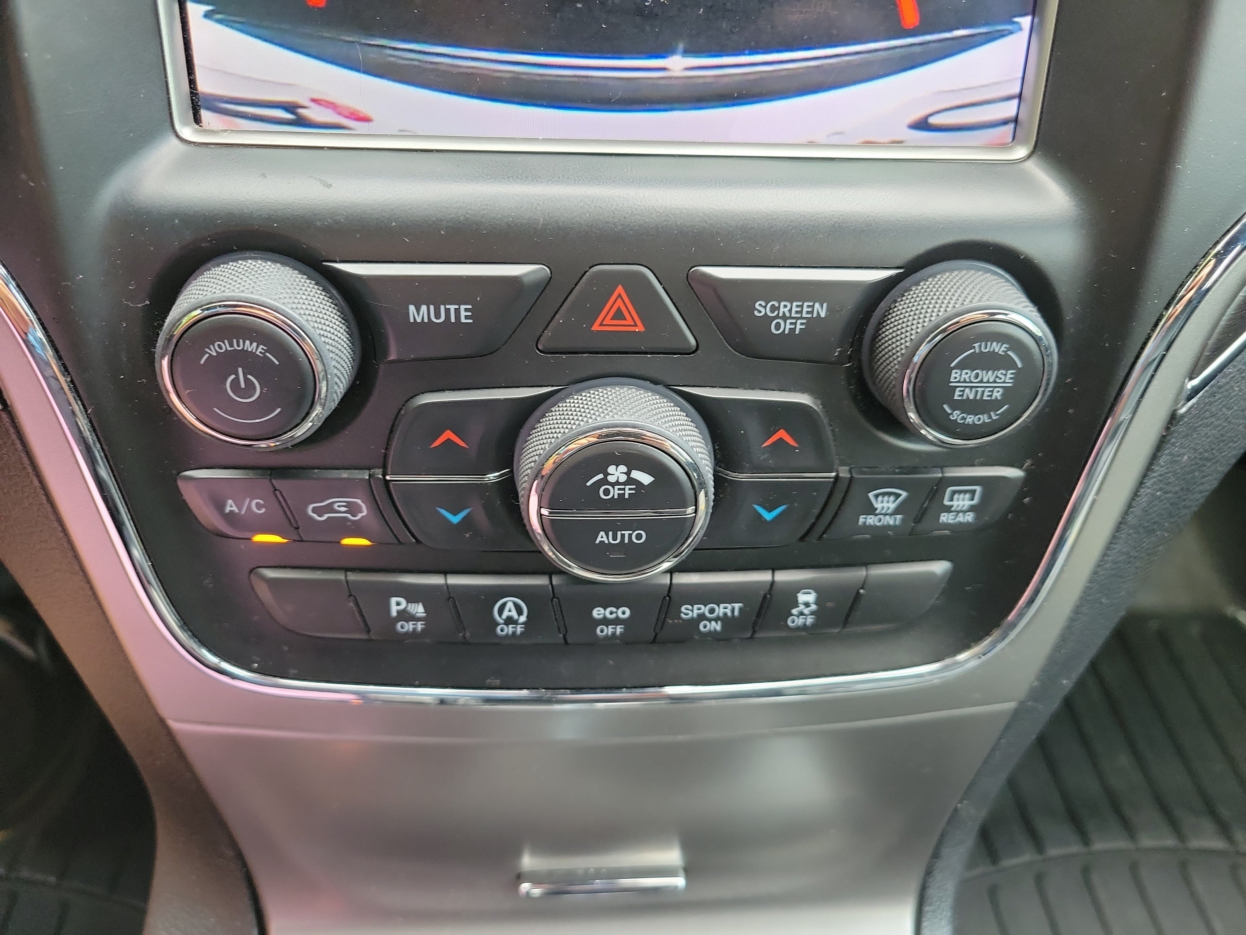 Used 2018 Bright White Clearcoat Jeep Limited image 20