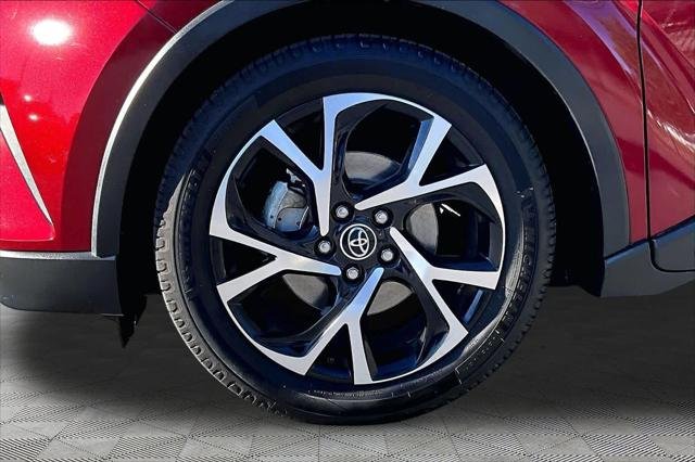 Certified Used 2018 RUBY FLARE PEARL Toyota  image 11