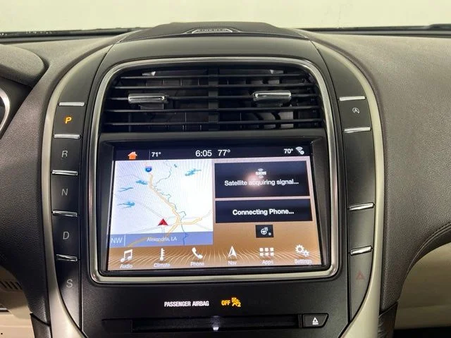Used 2019 Brown Lincoln Select image 25