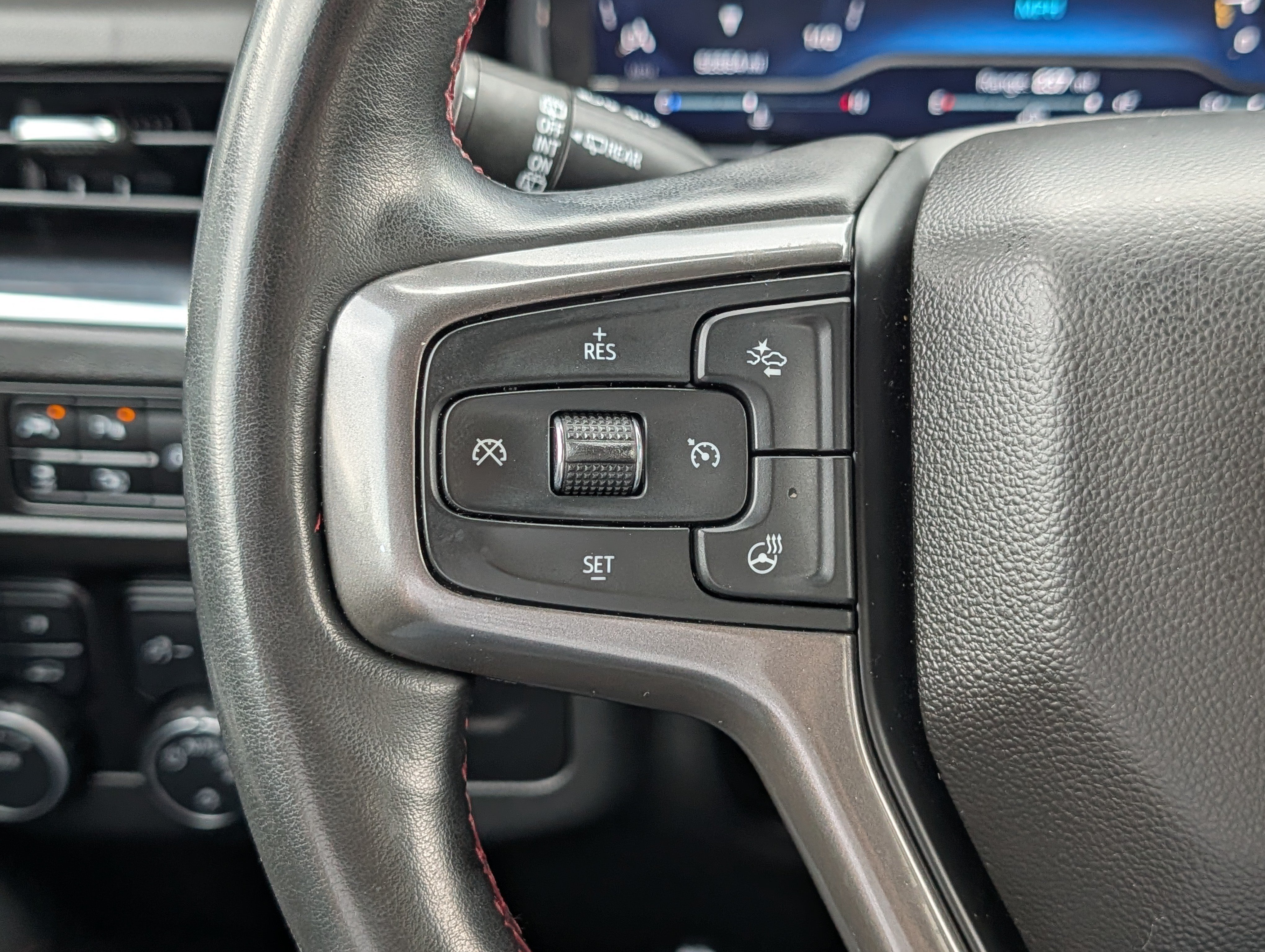 2023 Chevrolet Suburban RST - Photo 31