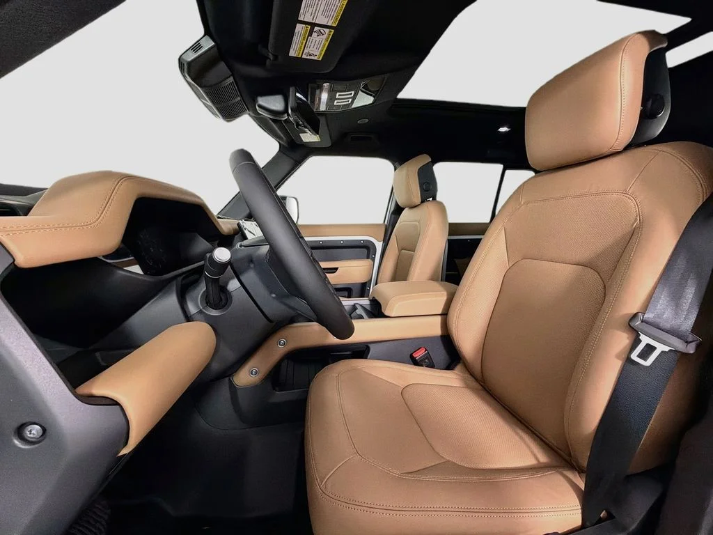 New 2026 Fuji White Land Rover X-Dynamic SE image 22