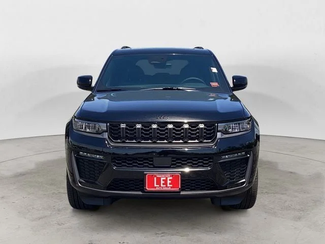 New 2026 Diamond Black Crystal Pearlcoat Jeep LIMITED 4X4 image 9