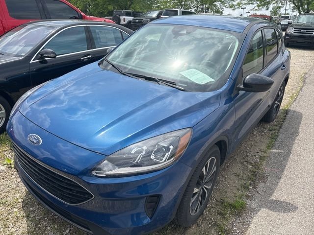 Used 2022 Ford Escape SE with VIN 1FMCU0G68NUB64894 for sale in Delaware, OH