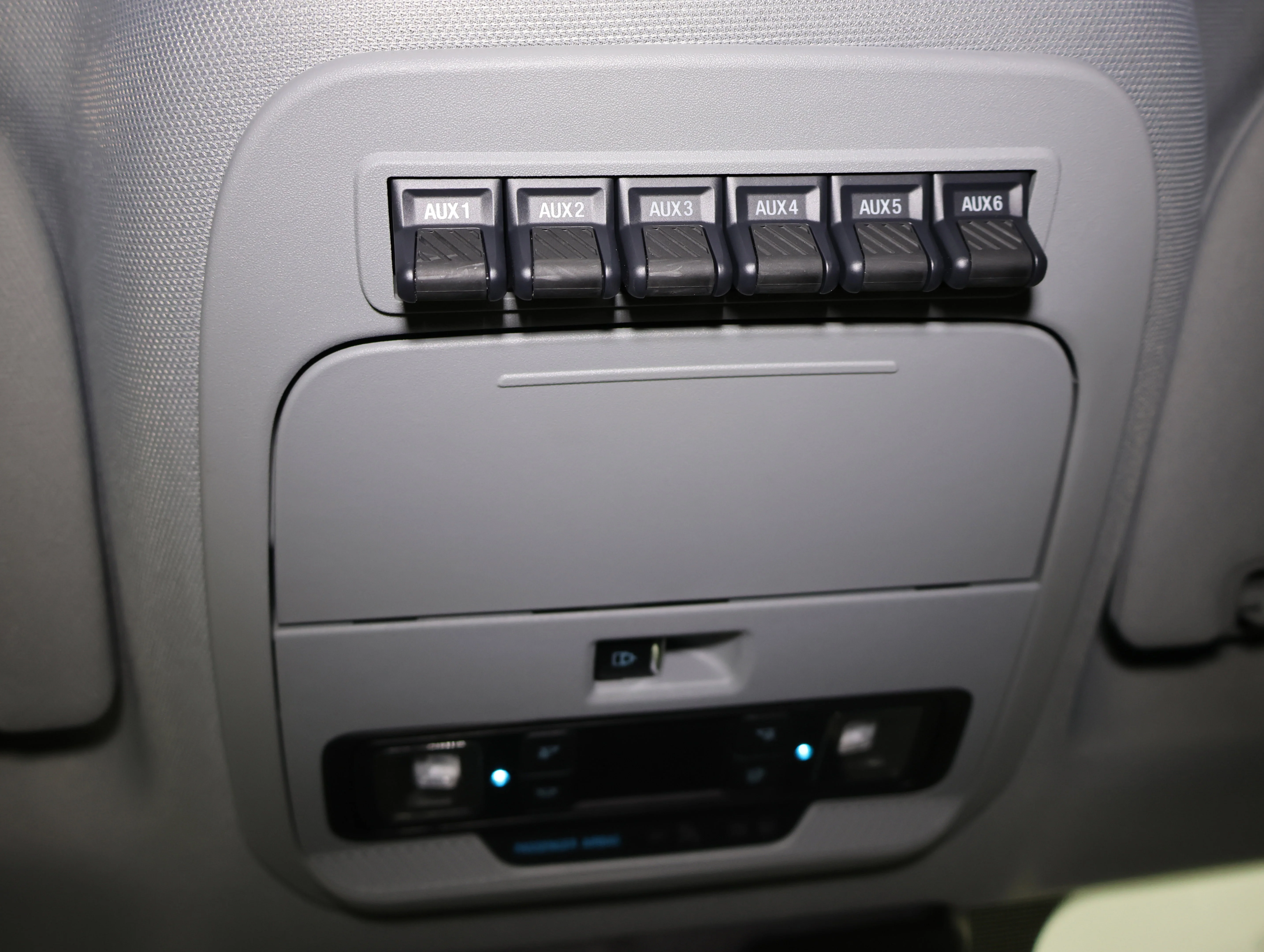 Used 2024 Agate Black Metallic Ford XLT image 53