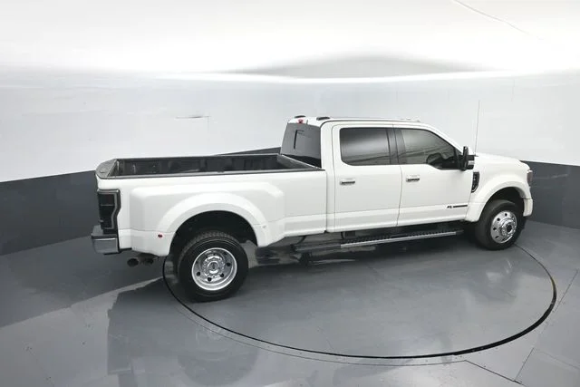 Certified Used 2020 White Metallic Ford Lariat image 32