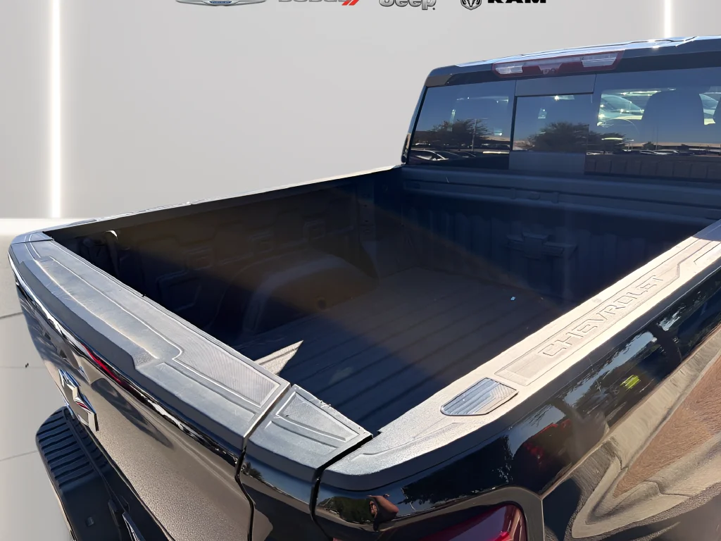 Used 2025 Black Chevrolet High Country image 40