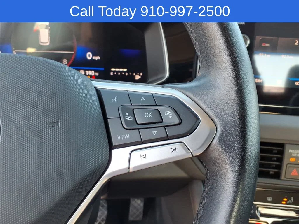 Used 2025 Silver Volkswagen SE image 20