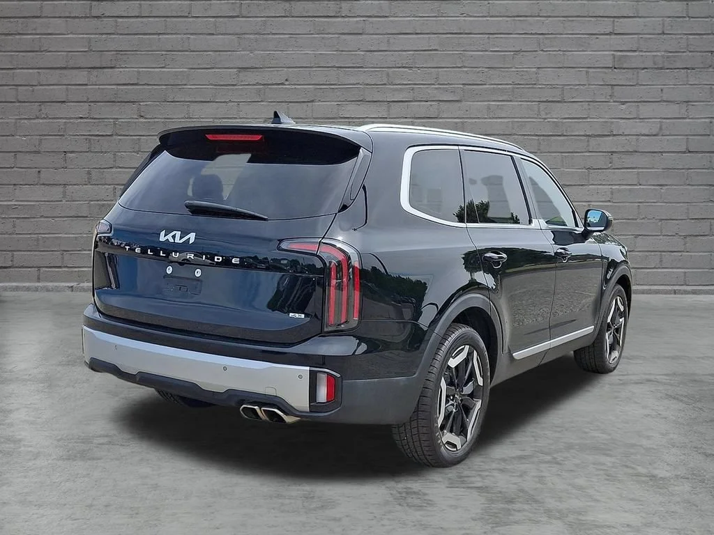 Used 2023 Ebony Black Kia EX image 11