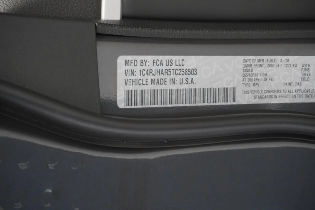 New 2026 Baltic Gray Metallic Clear-Coat Exterior Paint Jeep Altitude image 40