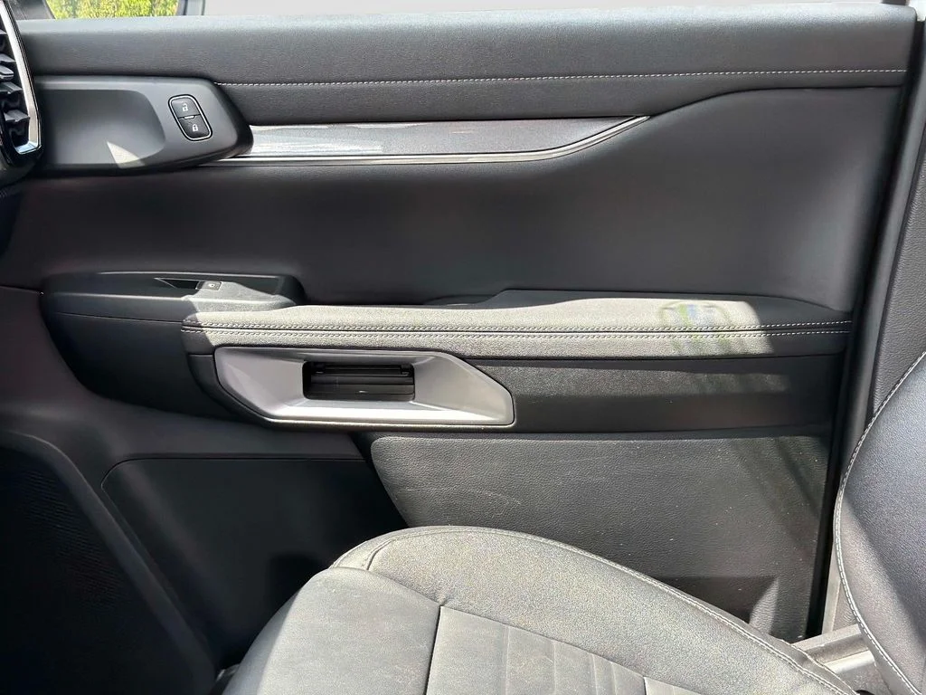 Used 2024 White Ford Lariat image 23
