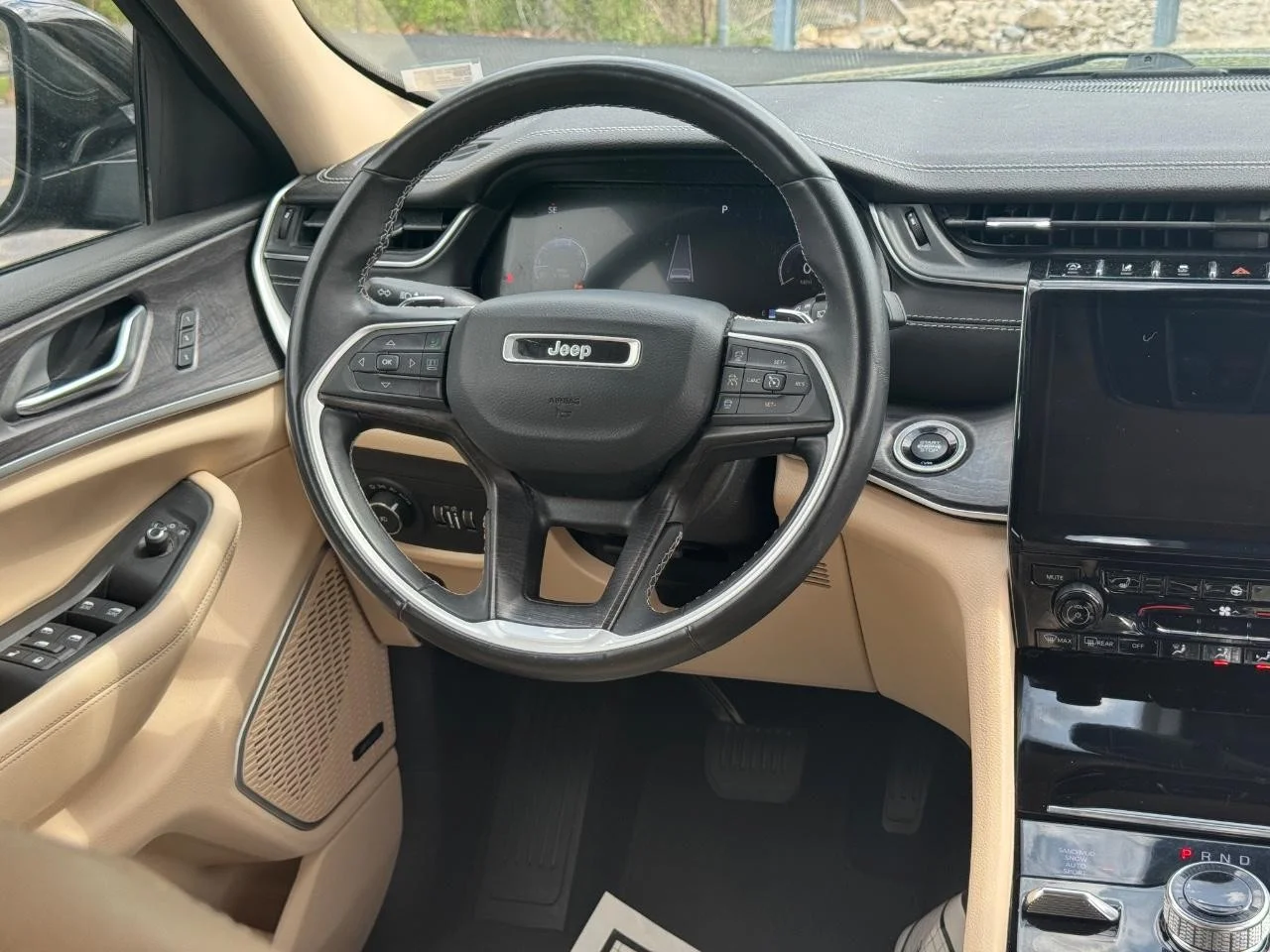 Used 2022 Diamond Black Crystal Pearl Coat Jeep Limited image 14