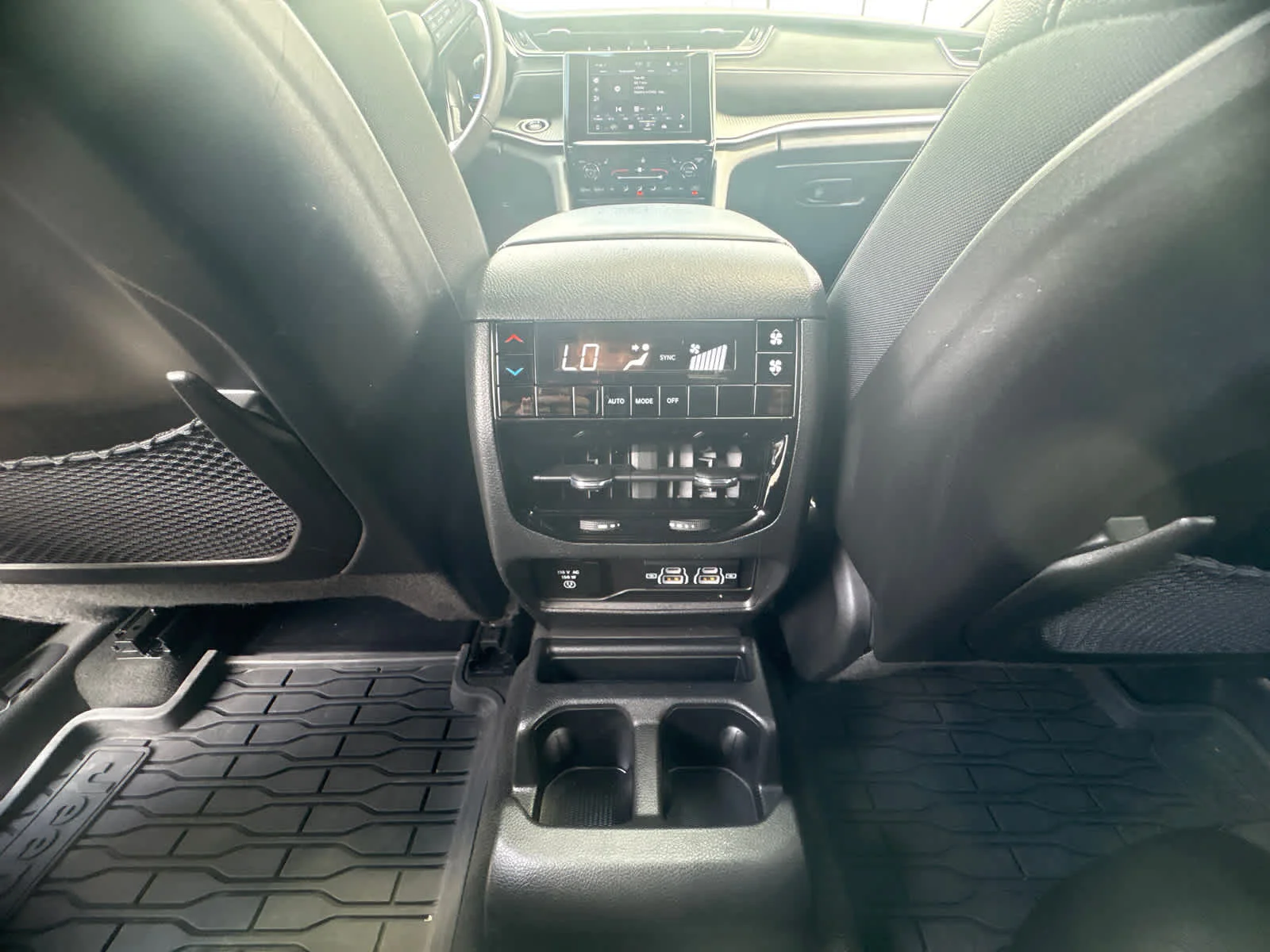 Used 2023 Diamond Black Crystal Pearlcoat Jeep Altitude X image 14
