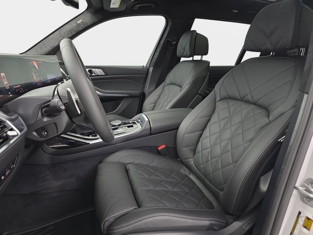 New 2026 Mineral White Metallic BMW xDrive40i image 16