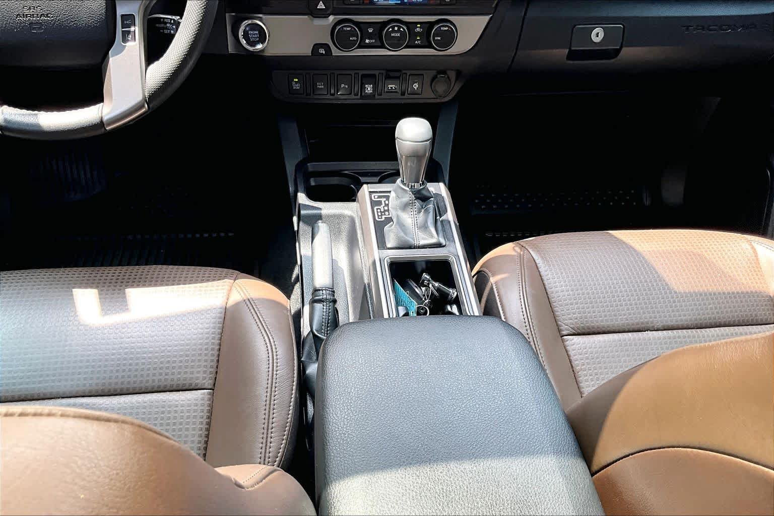Used 2023 Ice Cap Toyota Limited image 17