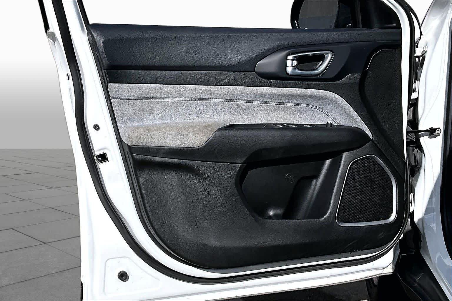 Used 2024 Bright White Clearcoat Jeep Latitude image 21