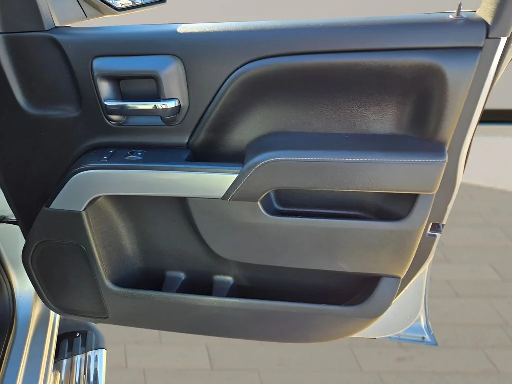 Used 2017 Silver Chevrolet LT image 9