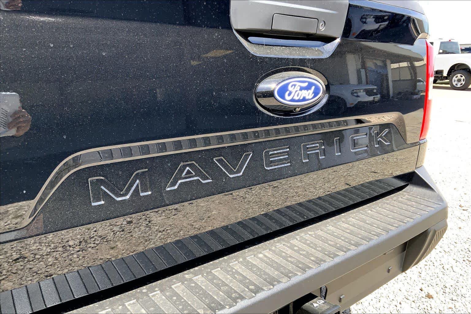 New 2026 Shadow Black Ford XLT image 13