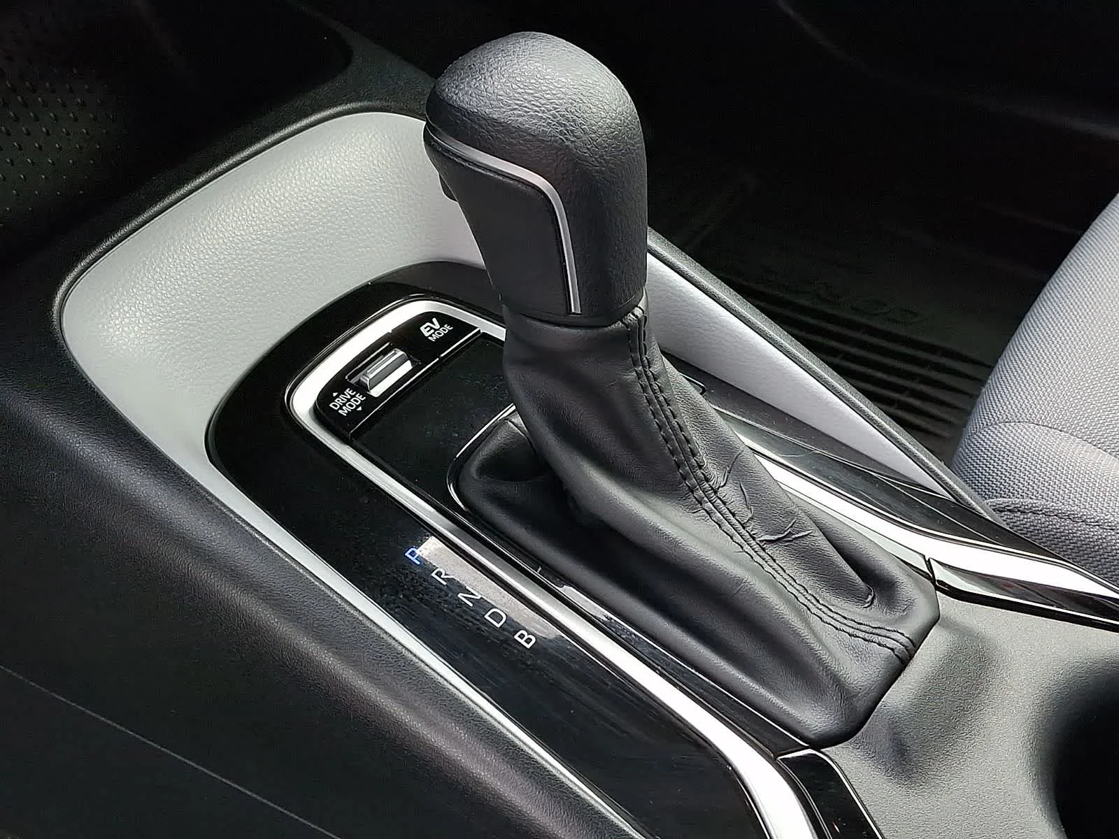 Used 2024 Midnight Black Metallic Toyota Hybrid SE image 18