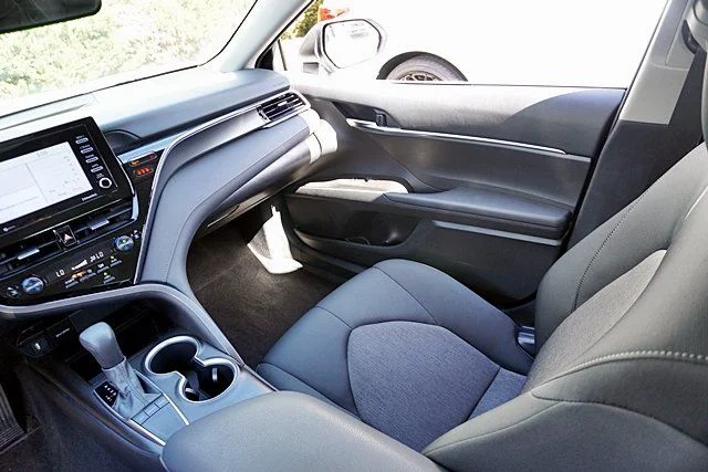 Used 2024 White Toyota LE image 19