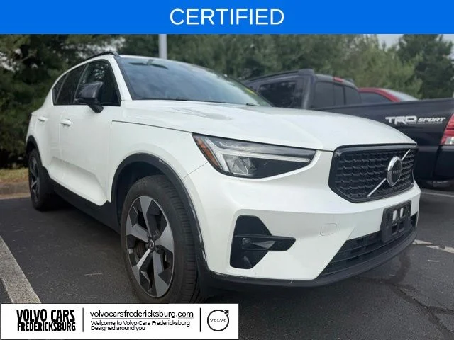 2023 Volvo XC40 B5 Plus Dark AWD's photo