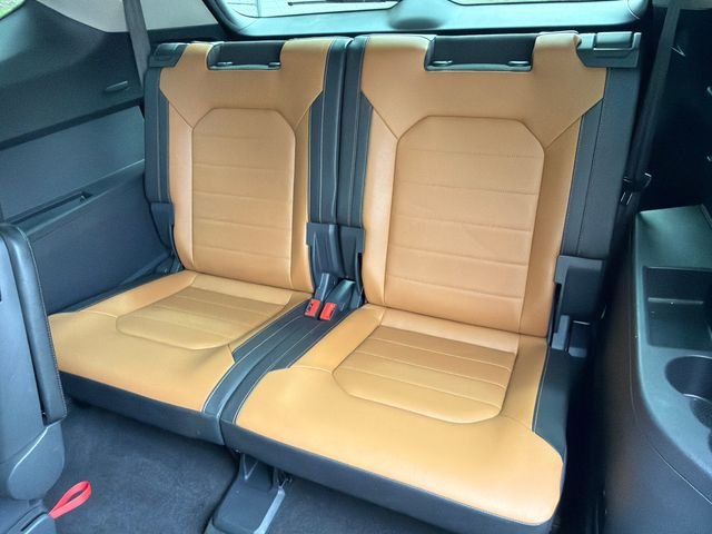 Used 2018 Gray Volkswagen SEL Premium image 23