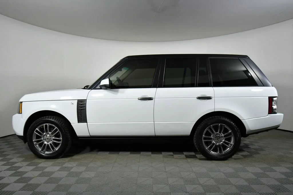 Used 2011 White Land Rover HSE image 16