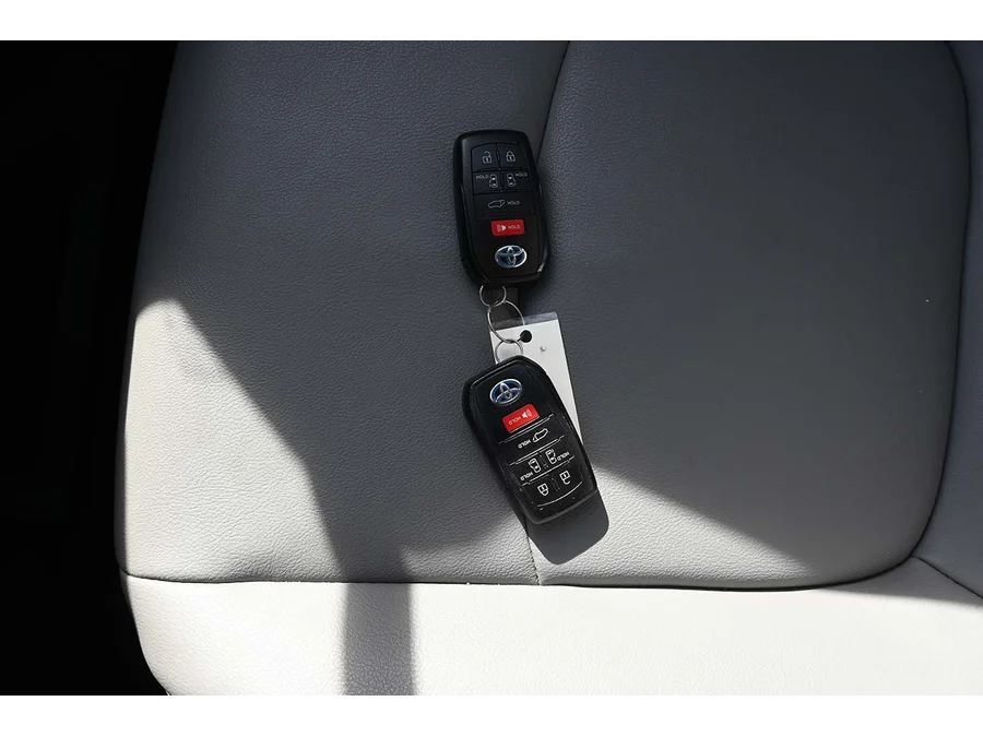 Used 2021 GRAY Toyota XLE Mobility Handicap Van image 39