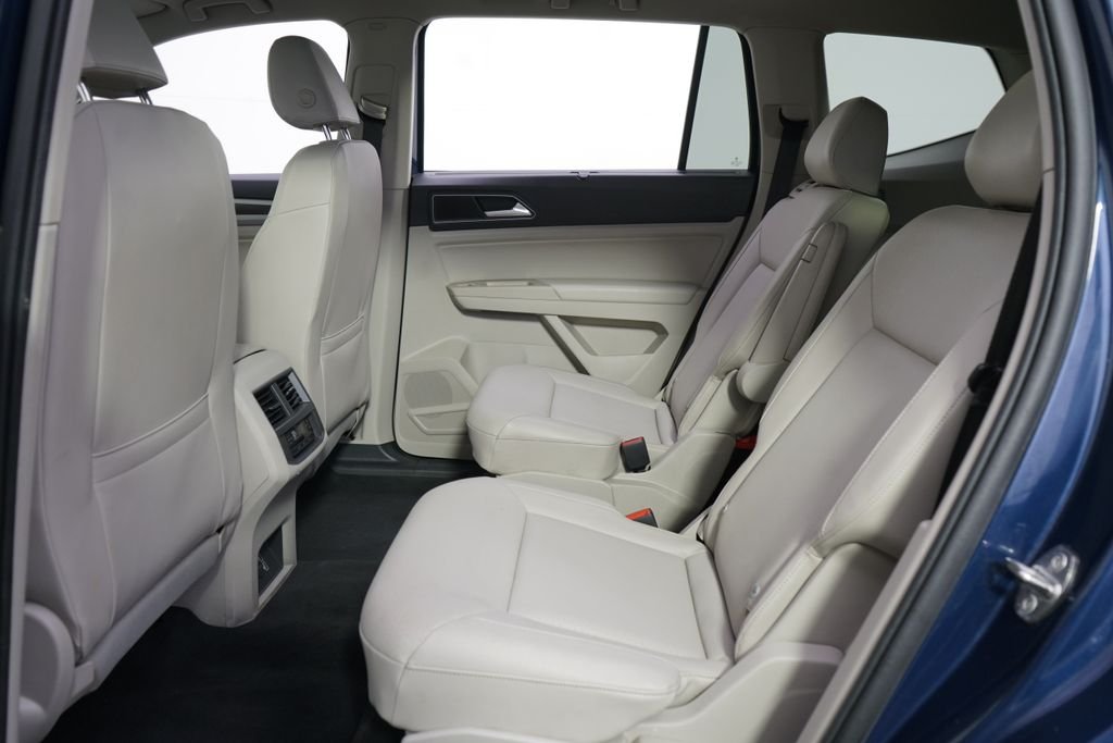 Used 2019 Blue Metallic Volkswagen 3.6L V6 SE image 22