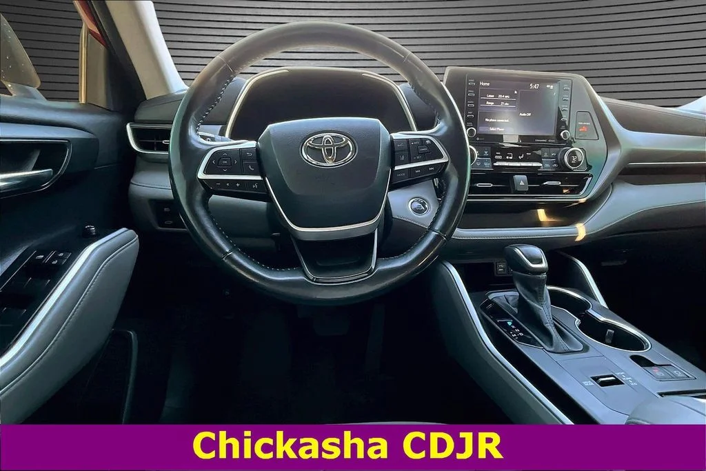 2022 Toyota Highlander XLE - Photo 8