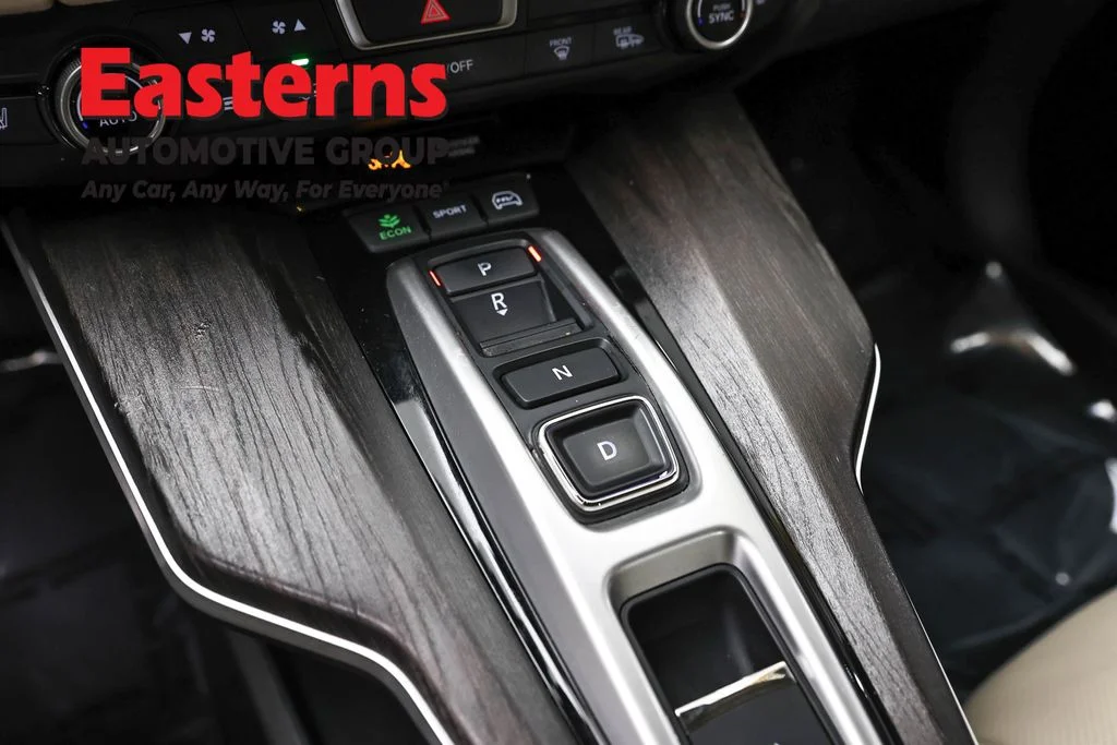 Used 2018 White Honda Touring image 13