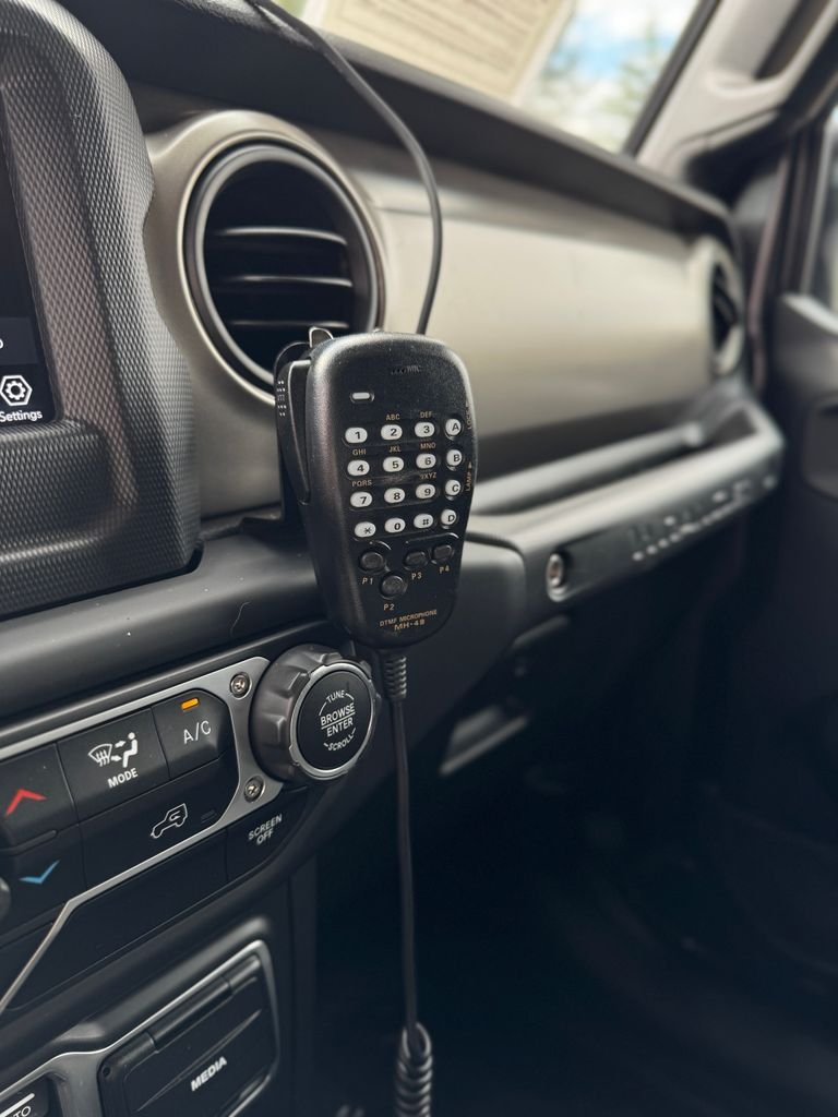 Used 2018 Granite Crystal Metallic Clearcoat Jeep Unlimited Sport S image 29