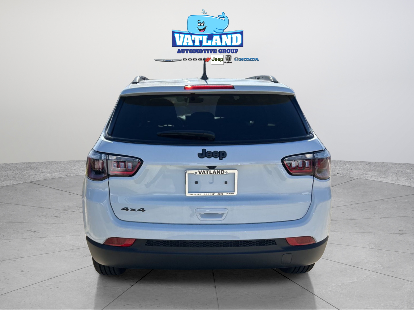 New 2026 Bright White Clear-Coat Exterior Paint Jeep Latitude image 4