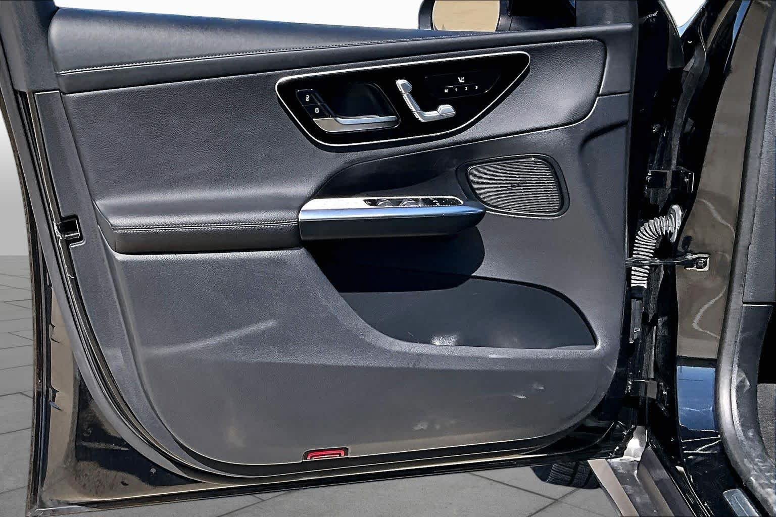 Used 2024 Black Mercedes-Benz GLC 300 image 21
