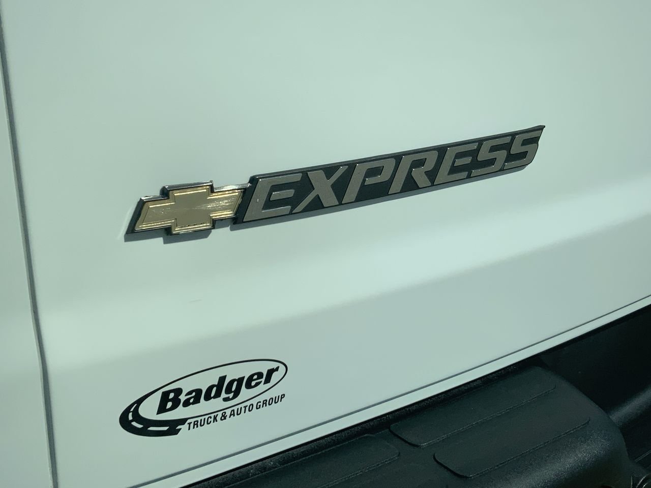 2022 Chevrolet Express Passenger LS - Photo 43