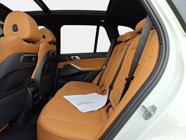 New 2026 Mineral White Metallic BMW xDrive40i image 9