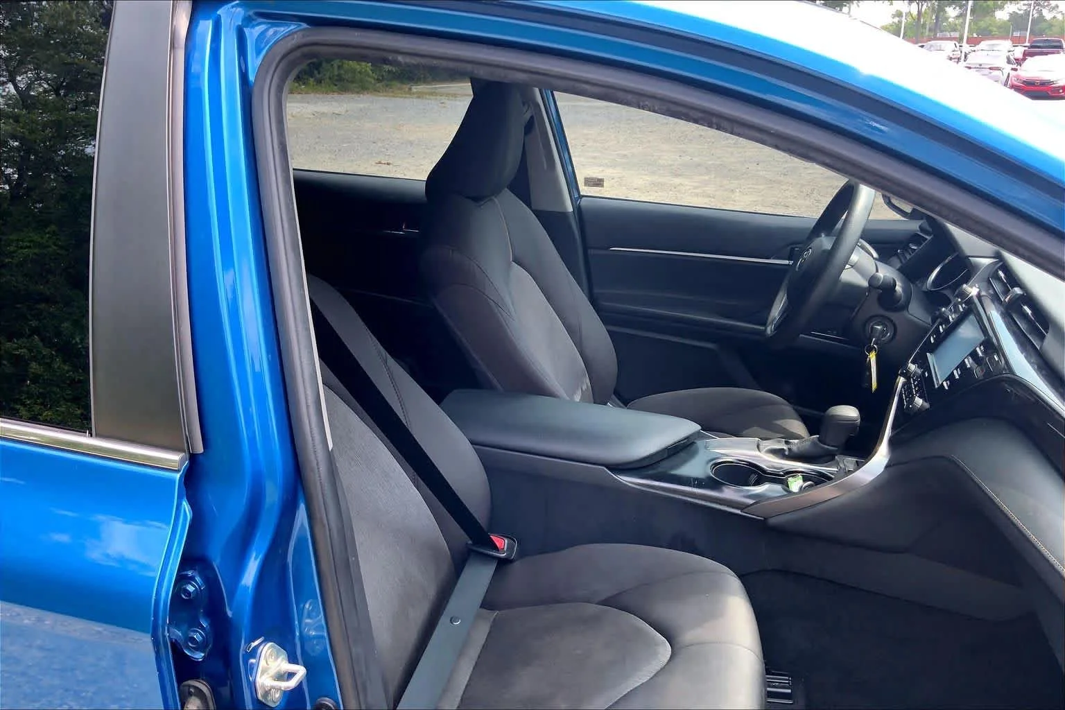 2020 Toyota Camry LE - Photo 9