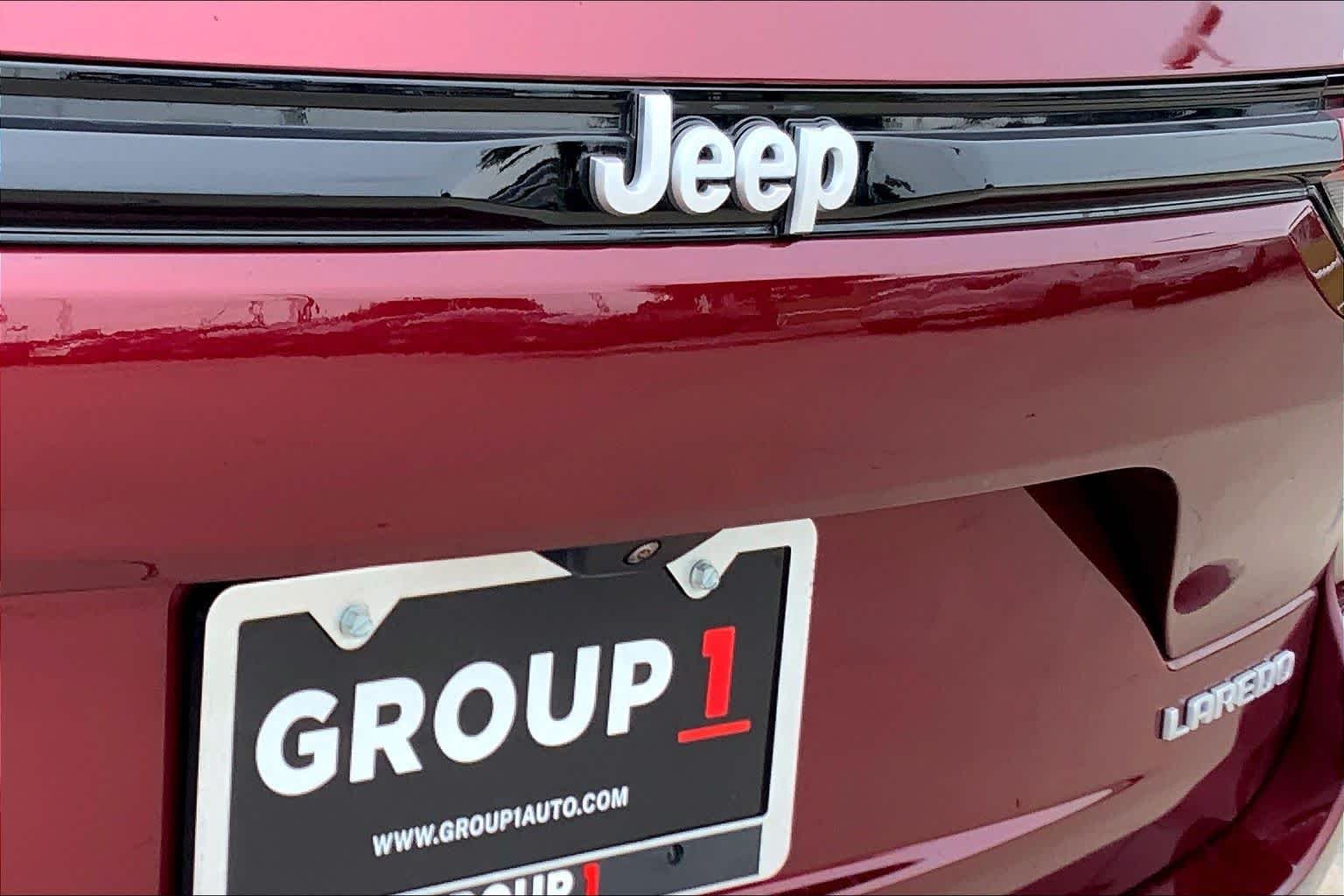 Used 2025 Velvet Red Pearlcoat Jeep Laredo image 31