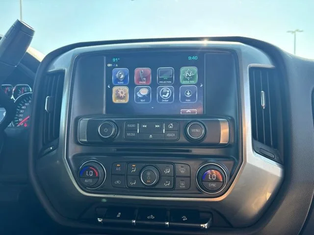 Used 2018 SUMMIT WHITE Chevrolet LT image 15
