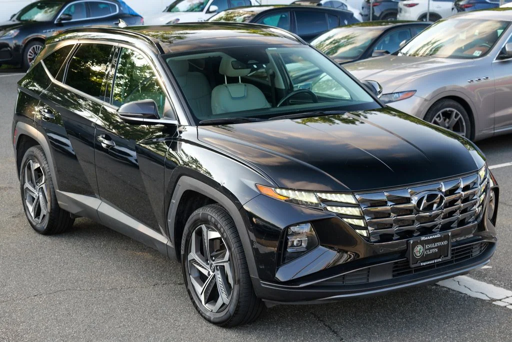 Used 2023 Phantom Black Hyundai Limited image 9