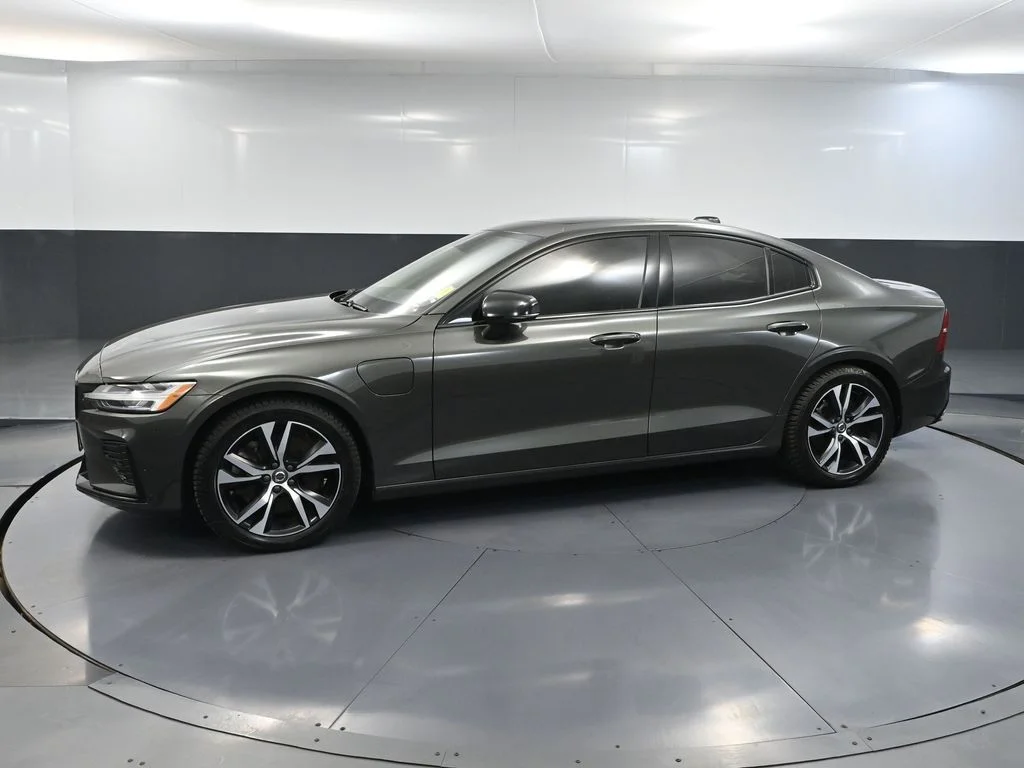 2022 Volvo S60 R-Design Expression - Photo 11