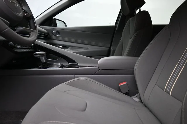 Used 2025 Black Hyundai SEL Sport image 16