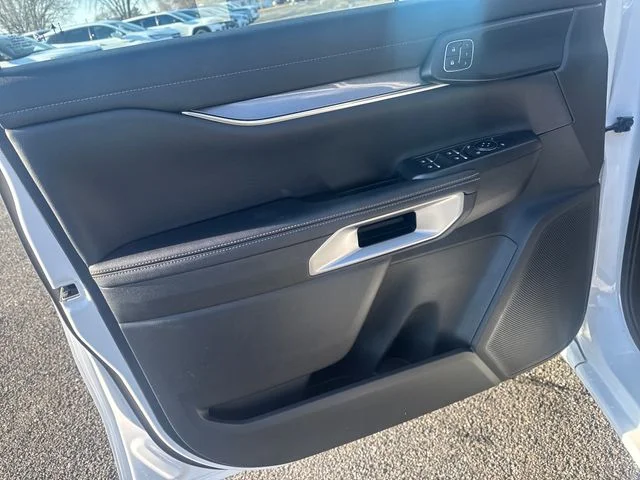 New 2025 Oxford White Ford LARIAT® image 17