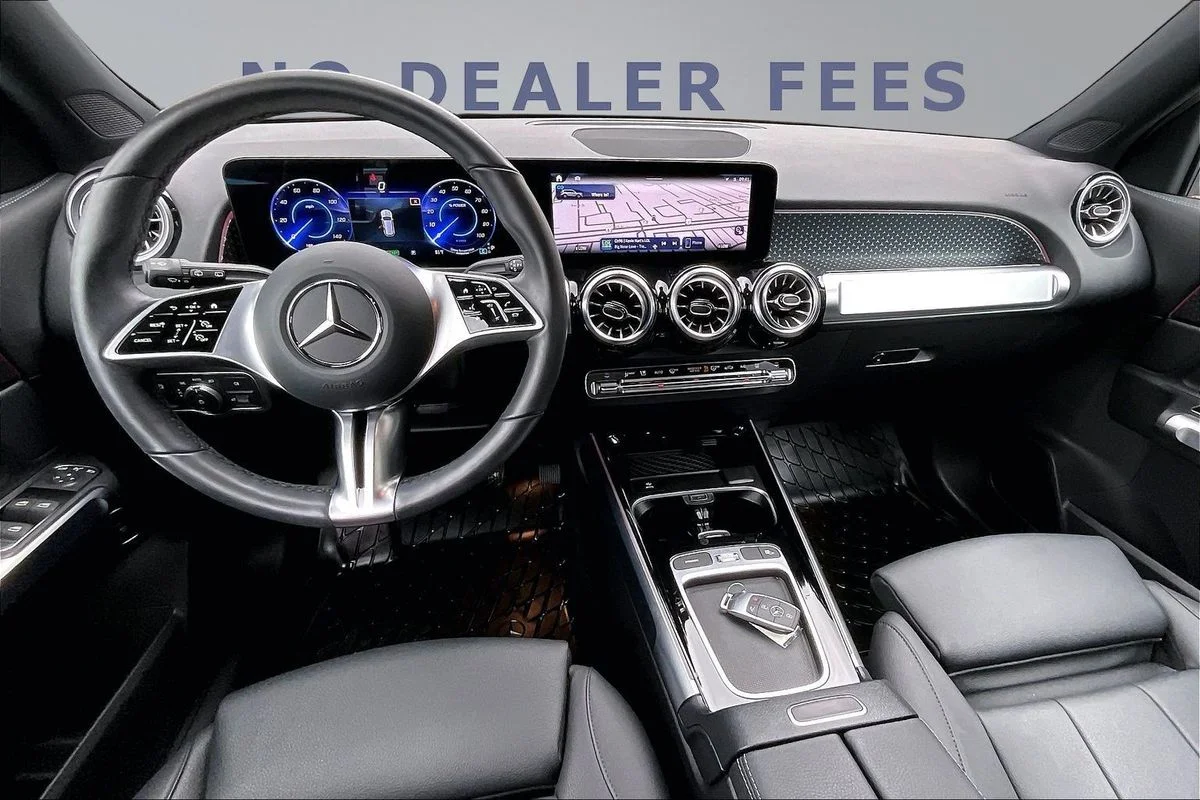 Used 2024  Mercedes-Benz 4MATIC® image 7