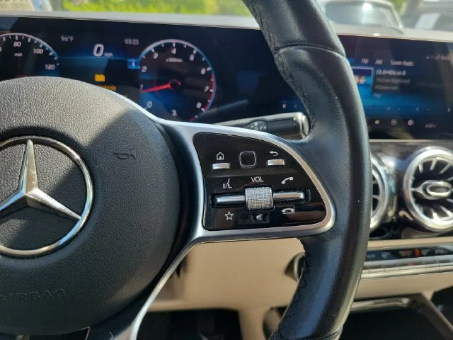 Used 2022  Mercedes-Benz GLA 250 image 22