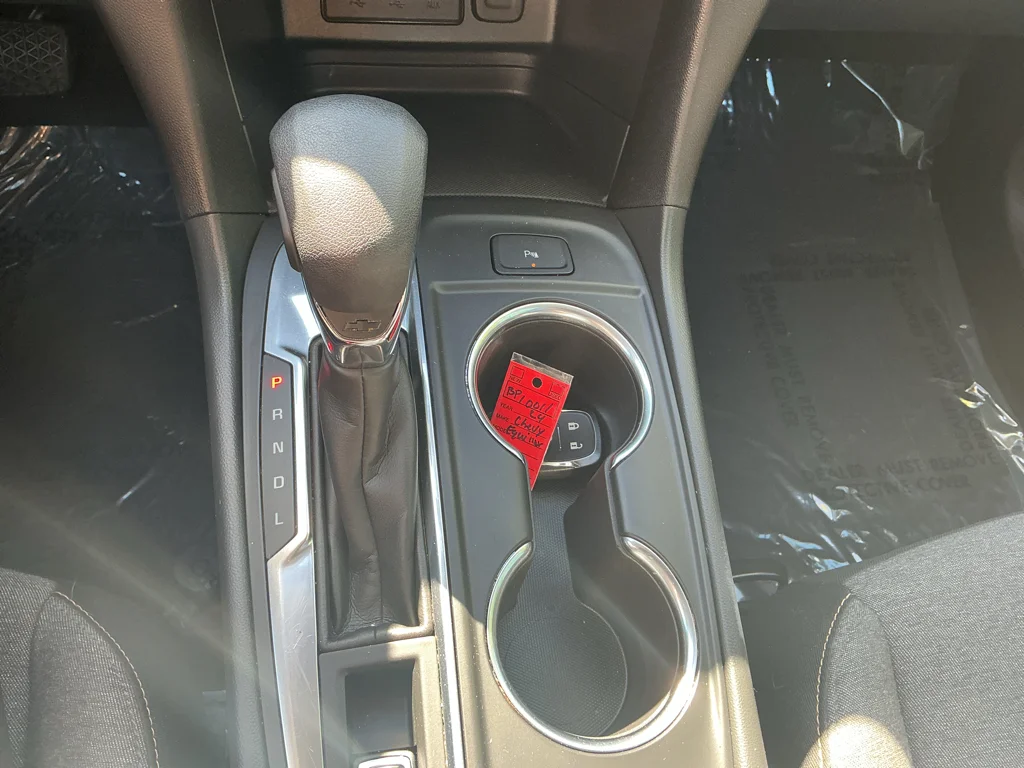Used 2024 Summit White Chevrolet LT image 18